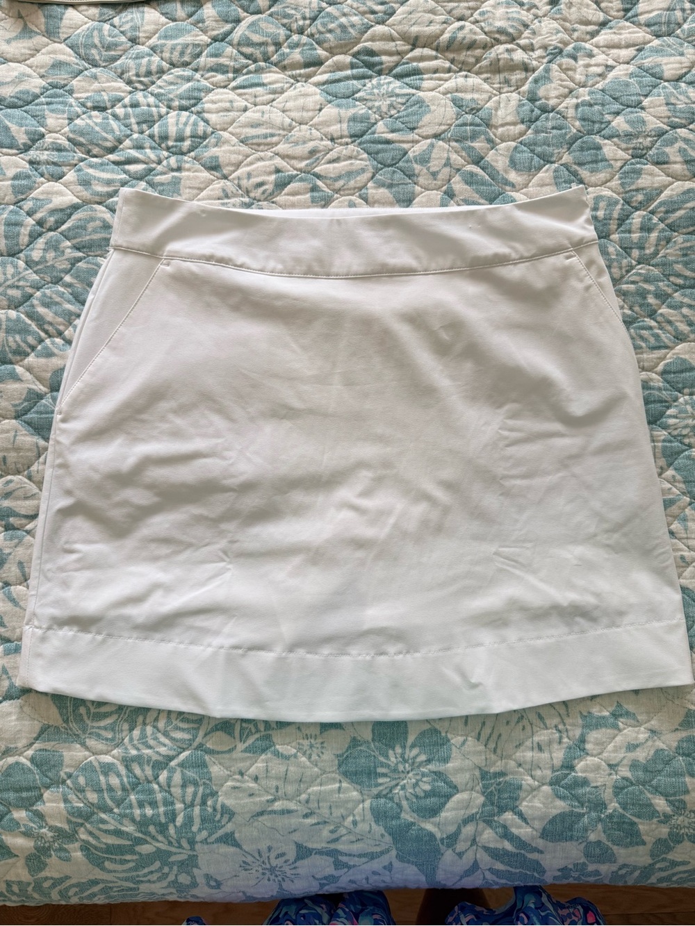 💕EUC Vineyard Vines White Performance Skort